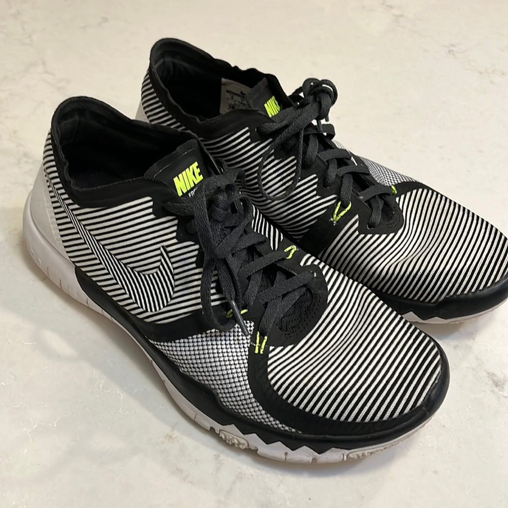 Nike Sneakers - Size 8